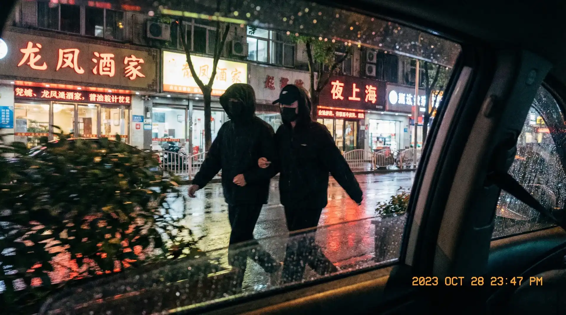 FH体育平台 - 顶流明星深夜密会现场抓拍照片